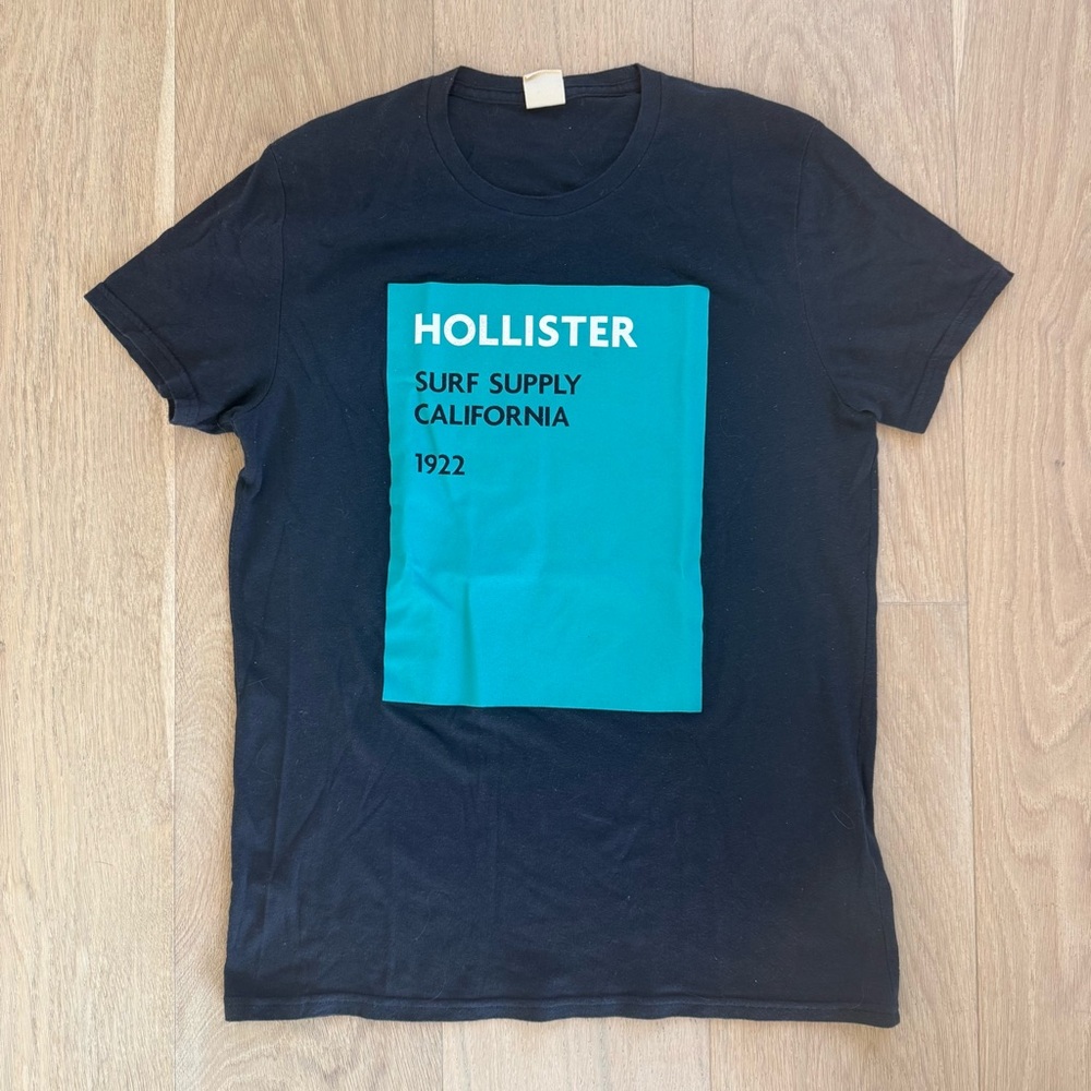 Hollister Youth Black Crewneck Tee with Teal Graphic // Size S